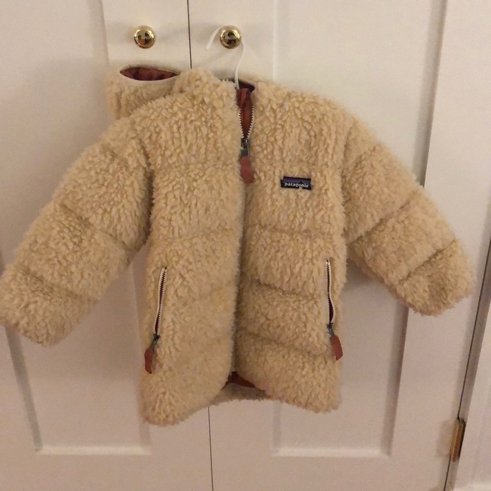 Like-new Patagonia Girls’ 2T Recycled Hi-loft Parka